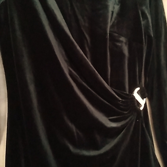 Draped Boat-Neck Velvet Sheath Dress HUNTER GREEN - Picture 5 of 5